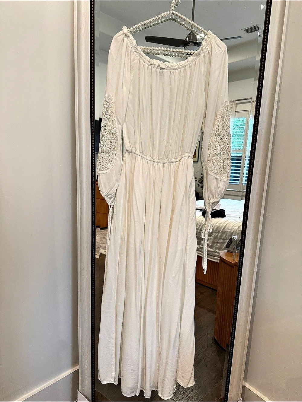 Forever 21 White Lace Sleeve Maxi Dress Like New size S